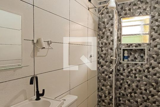 Banheiro de casa para alugar com 2 quartos, 80m² em Jardim Cocaia, Guarulhos