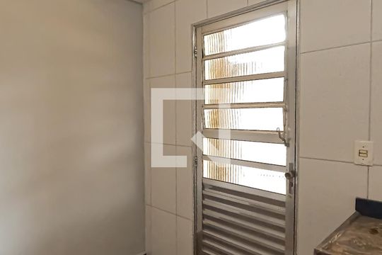 Entrada de casa para alugar com 2 quartos, 80m² em Jardim Cocaia, Guarulhos