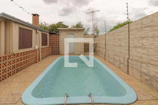Piscina de casa à venda com 3 quartos, 300m² em Jardim Itu, Porto Alegre