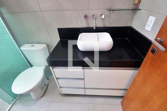 Suíte - Banheiro do Quarto 2  de apartamento para alugar com 2 quartos, 99m² em Jardim, Santo André
