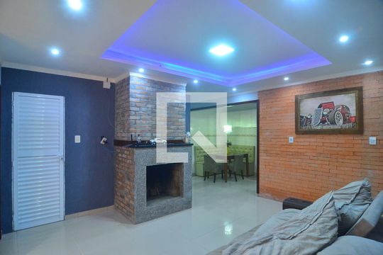 Sala de casa à venda com 3 quartos, 264m² em Rio Branco, Canoas