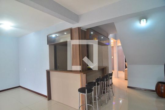 Sala de casa à venda com 3 quartos, 264m² em Rio Branco, Canoas