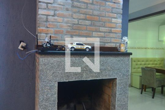 Sala de casa à venda com 3 quartos, 264m² em Rio Branco, Canoas