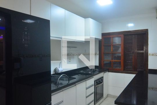 Cozinha de casa à venda com 3 quartos, 264m² em Rio Branco, Canoas