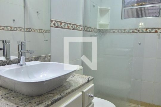 Banheiro de casa à venda com 3 quartos, 264m² em Rio Branco, Canoas