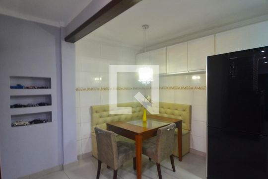 Cozinha de casa à venda com 3 quartos, 264m² em Rio Branco, Canoas