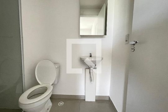Banheiro de apartamento para alugar com 1 quarto, 27m² em Vila Butantã, São Paulo