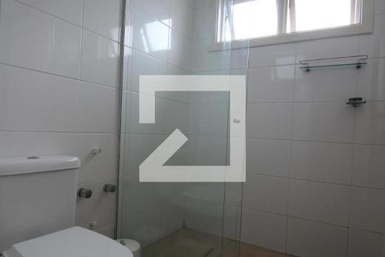 Banheiro de apartamento à venda com 1 quarto, 160m² em Independência, Porto Alegre