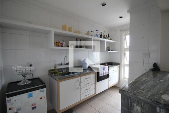 Cozinha de apartamento à venda com 1 quarto, 160m² em Independência, Porto Alegre