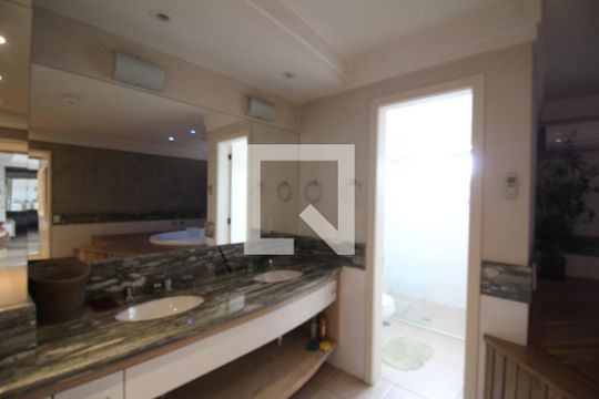Banheiro de apartamento à venda com 1 quarto, 160m² em Independência, Porto Alegre