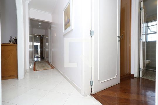 Corredor das Suítes de apartamento para alugar com 4 quartos, 374m² em Paraíso, São Paulo