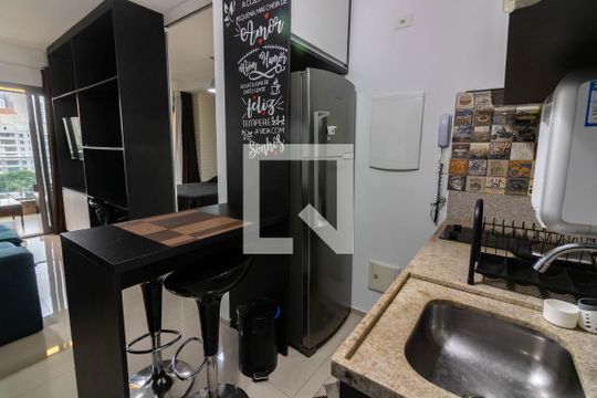 Cozinha de apartamento para alugar com 1 quarto, 41m² em Brooklin, São Paulo