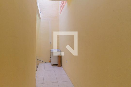 Área de serviço de casa para alugar com 2 quartos, 100m² em Jardim Roberto, Osasco