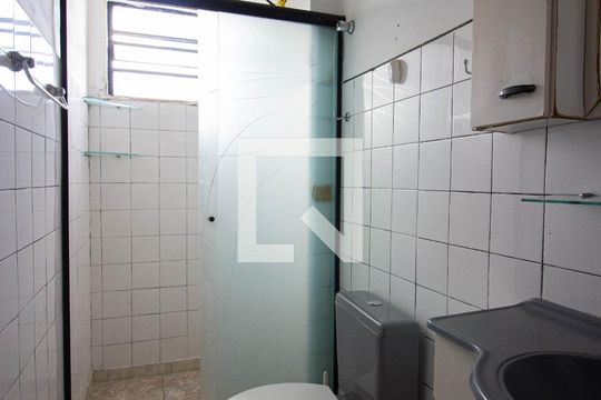 Banheiro de apartamento à venda com 3 quartos, 70m² em Conjunto Habitacional A. E. Carvalho, São Paulo