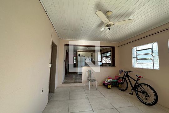Área Externa de casa para alugar com 3 quartos, 120m² em Scharlau, São Leopoldo