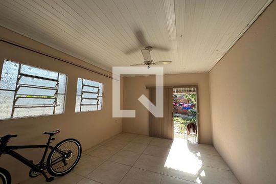 Área Externa de casa para alugar com 3 quartos, 120m² em Scharlau, São Leopoldo