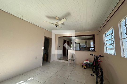 Área Externa de casa para alugar com 3 quartos, 120m² em Scharlau, São Leopoldo