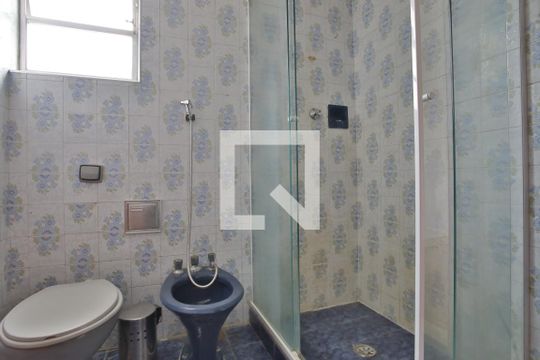 Banheiro do Corredor de apartamento para alugar com 3 quartos, 135m² em Gonzaga, Santos