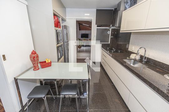 Cozinha de apartamento à venda com 3 quartos, 180m² em Ouro Preto, Belo Horizonte