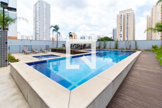 Condomínio - Piscina  de apartamento à venda com 3 quartos, 62m² em Parque São Jorge, São Paulo