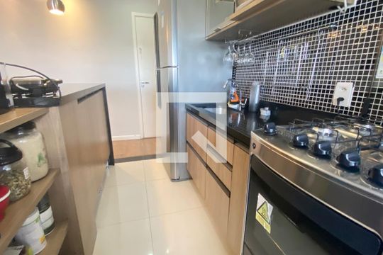 Cozinha de apartamento à venda com 2 quartos, 69m² em Jardim Iracema, Barueri