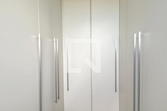 Closet da suíte 1 de apartamento à venda com 2 quartos, 69m² em Jardim Iracema, Barueri