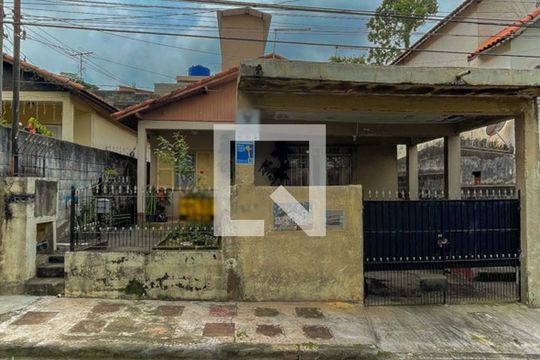 Fachada de casa à venda com 3 quartos, 80m² em Vila Praia, São Paulo