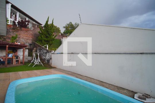 Piscina de casa à venda com 3 quartos, 200m² em Primavera, Novo Hamburgo