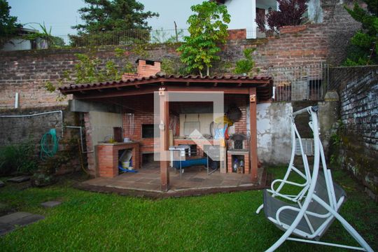 Quintal de casa à venda com 3 quartos, 200m² em Primavera, Novo Hamburgo