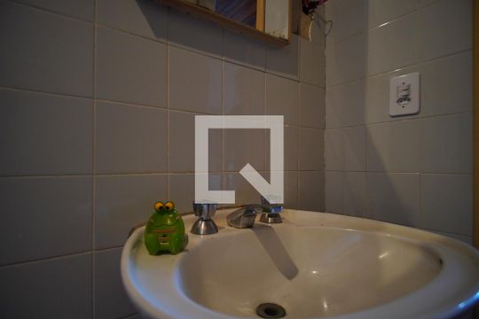 Banheiro da Suíte de casa à venda com 3 quartos, 200m² em Primavera, Novo Hamburgo