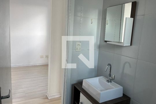 Banheiro de apartamento para alugar com 2 quartos, 42m² em Água Branca, São Paulo