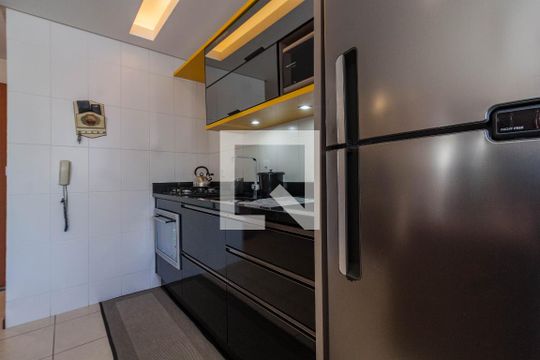 Cozinha de apartamento para alugar com 2 quartos, 70m² em Fazenda Santo Antônio, São José