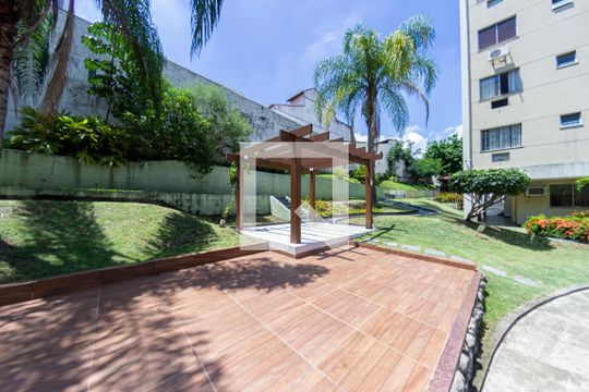 Área comum de apartamento para alugar com 2 quartos, 55m² em Jardim Sulacap, Rio de Janeiro