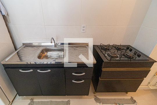 Cozinha de apartamento para alugar com 2 quartos, 39m² em Vila Butantã, São Paulo