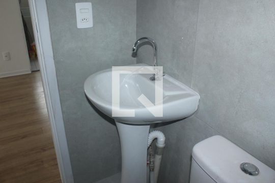Banheiro de apartamento à venda com 2 quartos, 43m² em Vila Inglesa, São Paulo