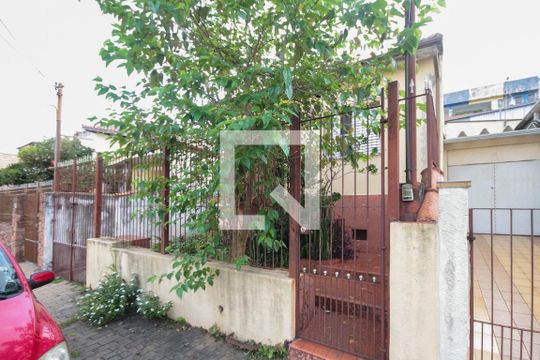 Fachada de casa à venda com 3 quartos, 240m² em Vila Divina Pastora, São Paulo