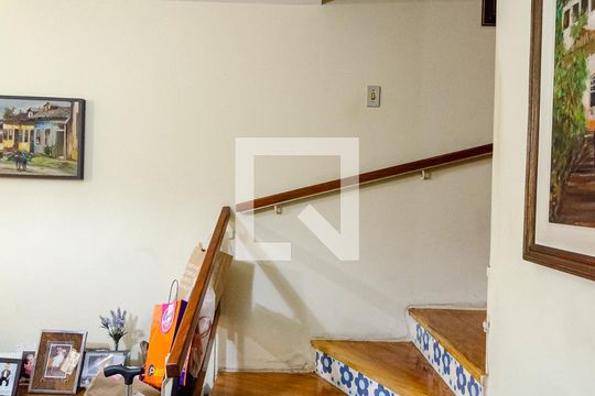 Escadas de casa à venda com 3 quartos, 140m² em Jardim Brasil (zona Sul), São Paulo