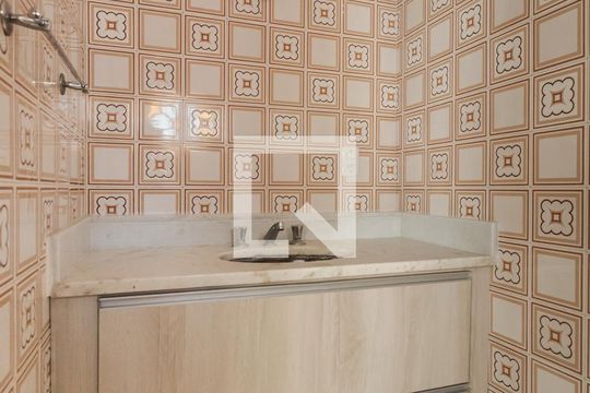 Banheiro da Suíte de casa à venda com 3 quartos, 225m² em Vila Jardim, Porto Alegre