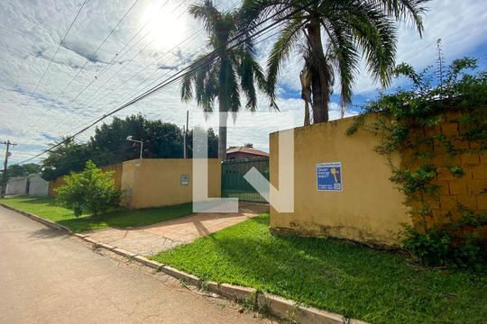 Fachada de casa para alugar com 1 quarto, 128m² em Setor de Mansões Park Way, Brasília