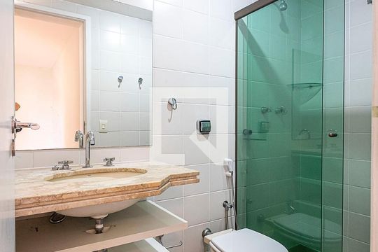 Suíte 3 - Banheiro de apartamento à venda com 3 quartos, 335m² em Vila Madalena, São Paulo