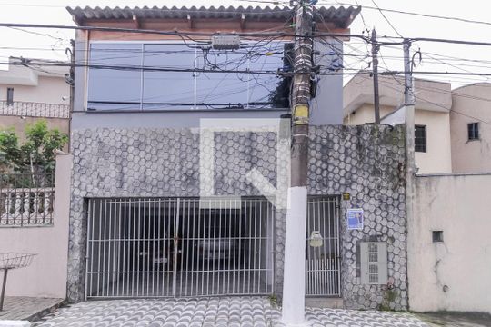 Fachada de casa para alugar com 1 quarto, 40m² em Água Rasa, São Paulo