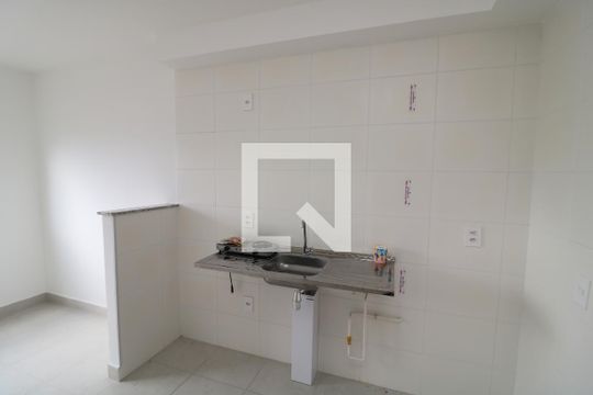 Cozinha de apartamento para alugar com 2 quartos, 33m² em Vila Ema, São Paulo
