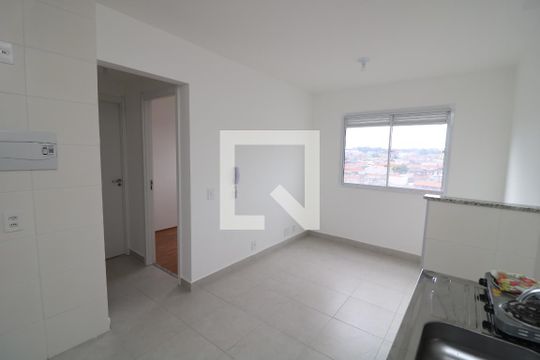 Cozinha de apartamento para alugar com 2 quartos, 33m² em Vila Ema, São Paulo