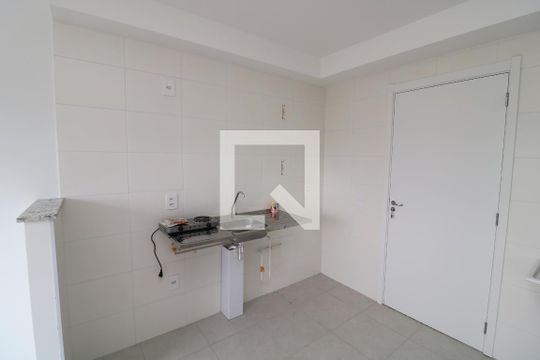 Cozinha de apartamento para alugar com 2 quartos, 33m² em Vila Ema, São Paulo