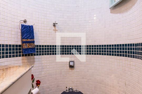 1o. Andar - Lavabo de casa para alugar com 4 quartos, 260m² em Bosque da Saúde, São Paulo