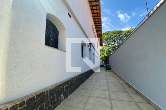 Casa à venda com 4 quartos, 600m² em Bela Aliança, São Paulo