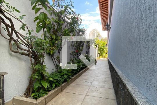 Casa à venda com 4 quartos, 600m² em Bela Aliança, São Paulo