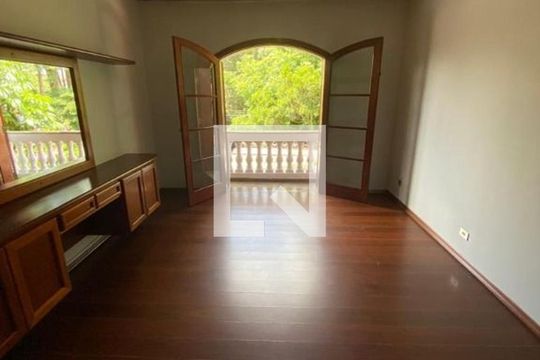 Casa à venda com 4 quartos, 600m² em Bela Aliança, São Paulo