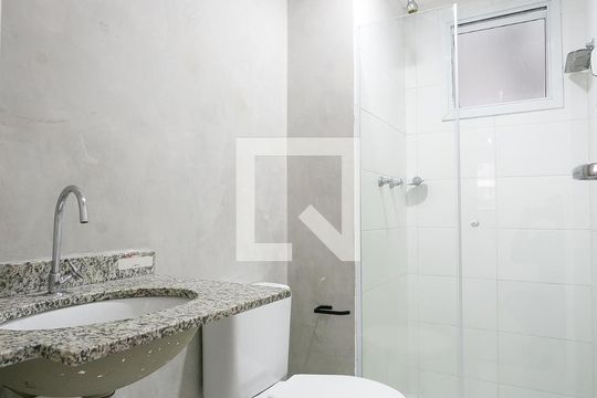 Banheiro de apartamento para alugar com 3 quartos, 70m² em Vila Suzana, São Paulo