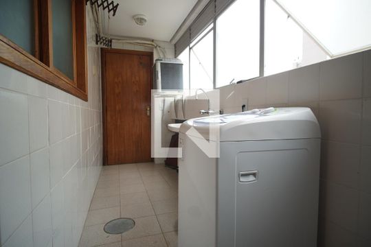Área de serviço de apartamento para alugar com 3 quartos, 475m² em Santa Cecília, Porto Alegre